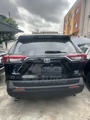 Toyota RAV4 XLE AWD 2019 Gray