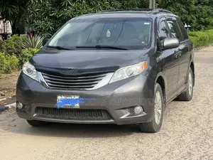 Toyota Sienna 2012 White