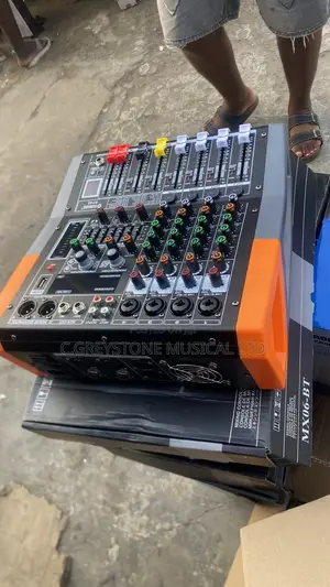 Yamaha Flat 4 Channnel Powered Mixer