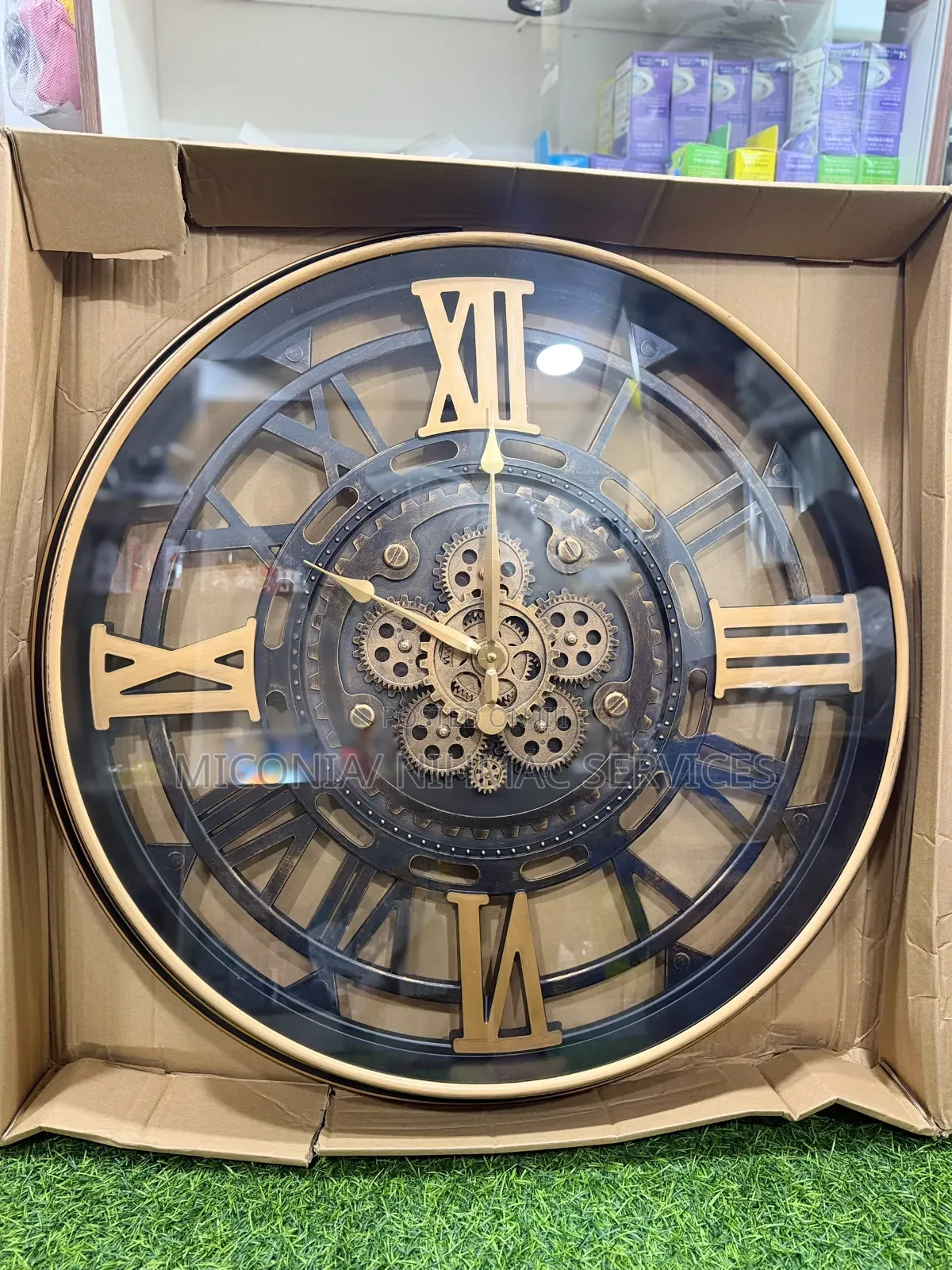 Stylish Black and Gold Mechanical Moving-Gear Wall Clock