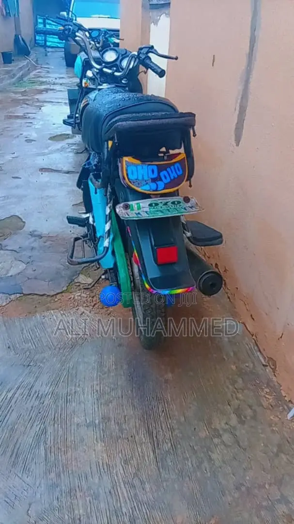TVS HLX Plus ES 2025 Black