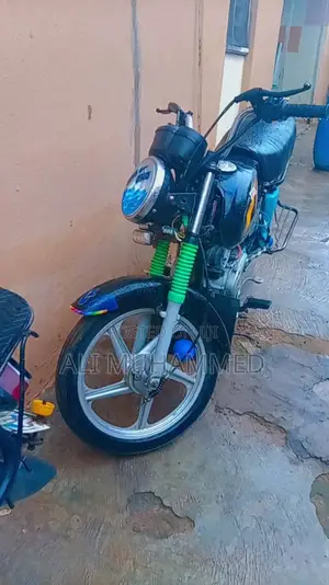 TVS HLX Plus ES 2025 Black