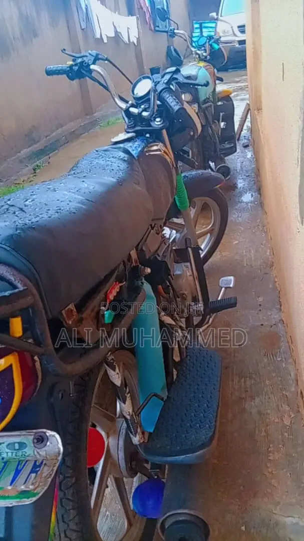 TVS HLX Plus ES 2025 Black
