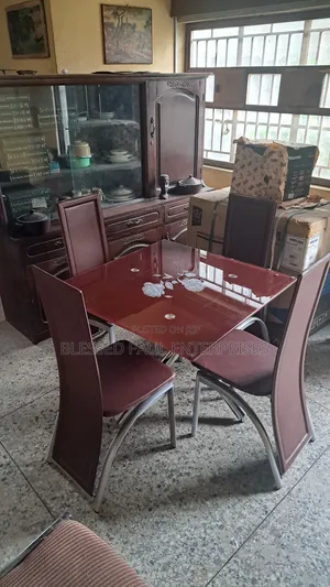 Dinning Table by 4 Setters