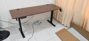 Electric Adjustable Table 1.6 Meter Walnut