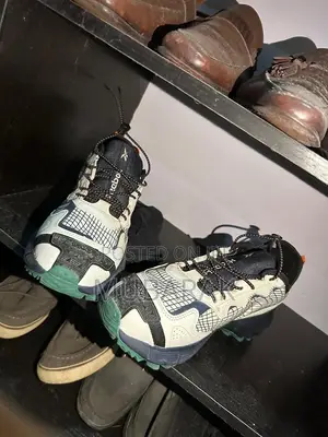 Original Reebok Trail Sneakers – Off White/Black