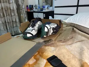 Original Reebok Trail Sneakers – Off White/Black