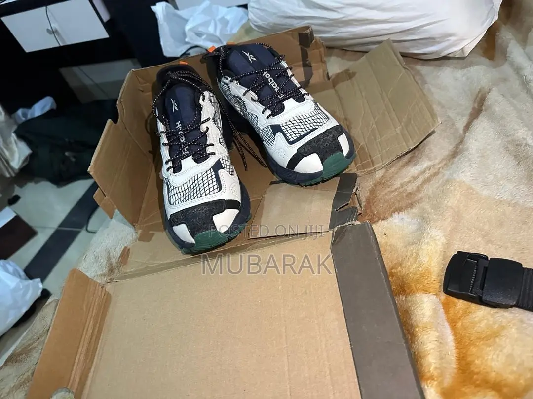 Original Reebok Trail Sneakers – Off White/Black