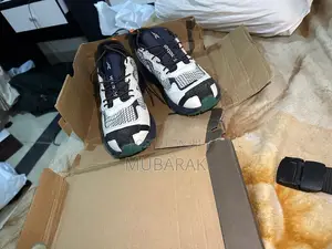Original Reebok Trail Sneakers – Off White/Black