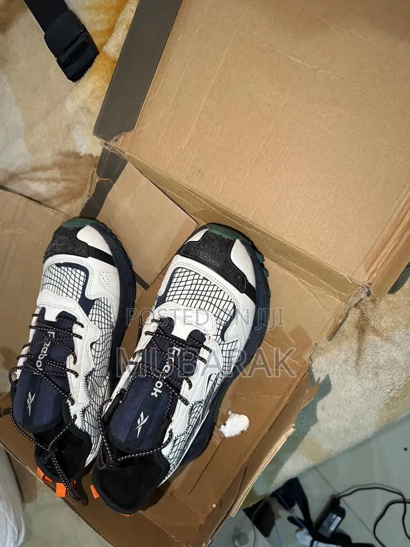 Original Reebok Trail Sneakers – Off White/Black