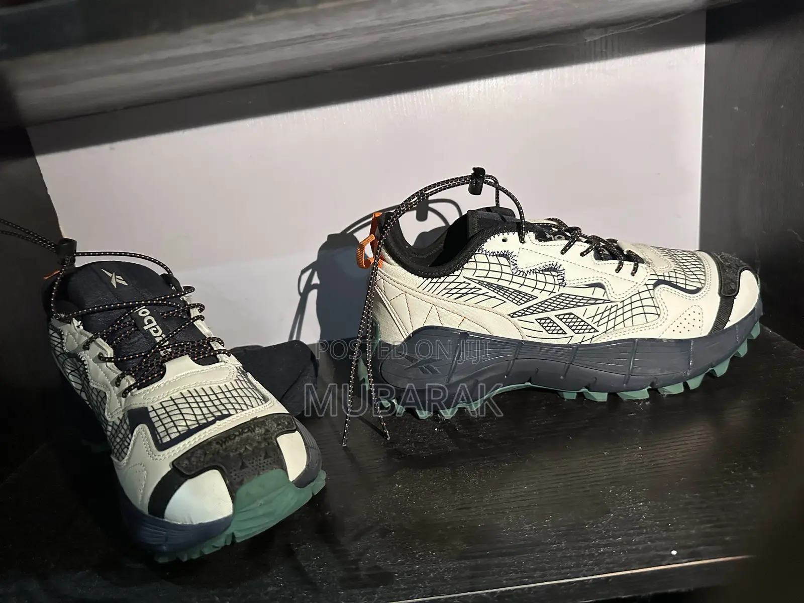 Original Reebok Trail Sneakers – Off White/Black