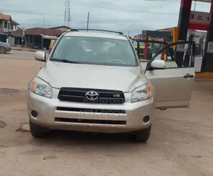 Toyota RAV4 2008 Gold