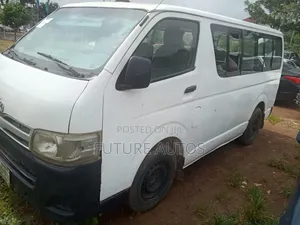 Toyota HiAce 2010 White