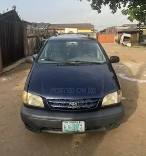 Toyota Sienna 2000 Blue