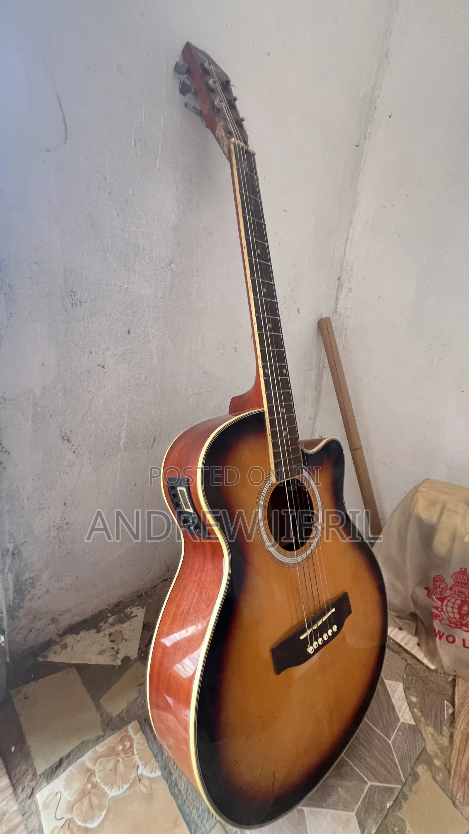 Ultimate Japan Semi Acoustic Guitar 39 Inches