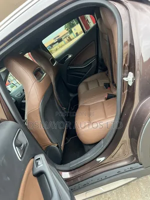 Mercedes-Benz GLA-Class 2015 Brown