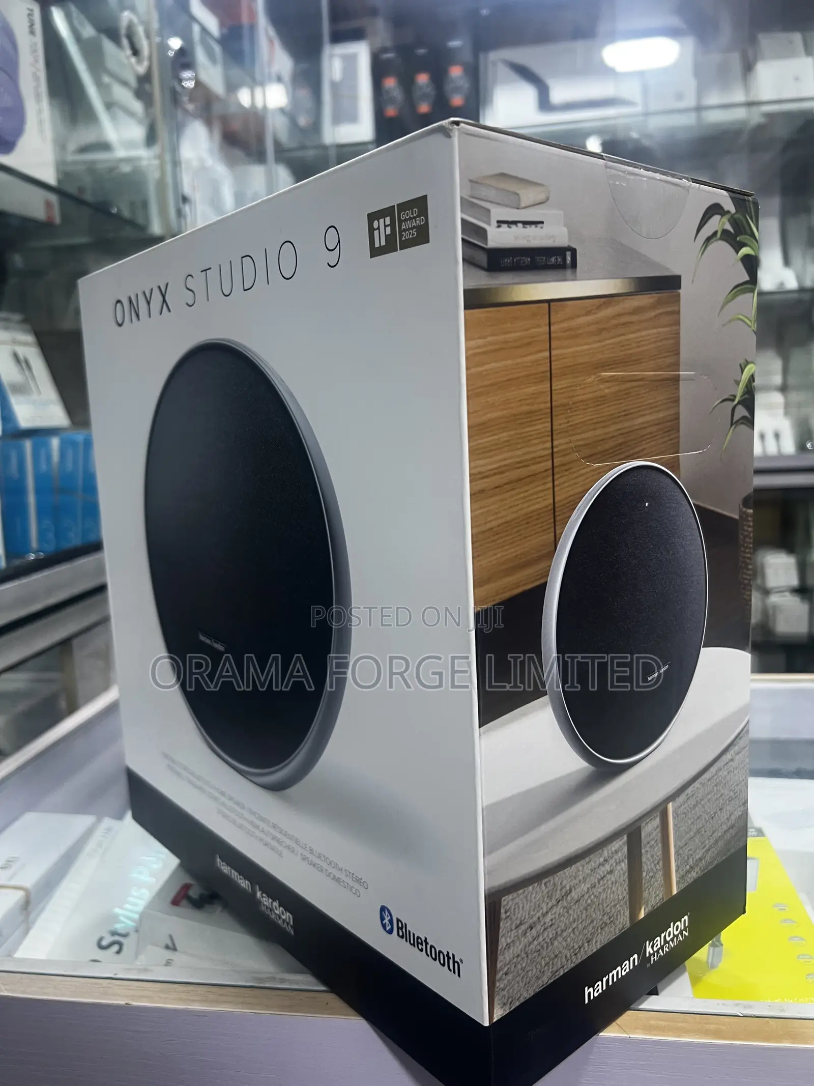 Onyx Studio 9