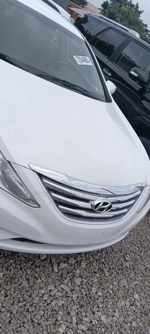 Hyundai Sonata SE 2.0T Sedan FWD (2.0L 4cyl 6A) 2011 White