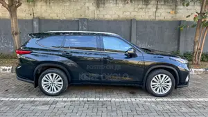 Toyota Highlander 2022 Black