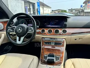 Mercedes-Benz E300 2019 White
