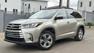 Toyota Highlander Limited 4x2 V6 (3.5L 6cyl 8A) 2017 Gold