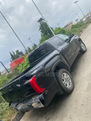 Toyota Tundra 2022 Black