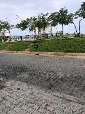 4,000sqm Banana Island