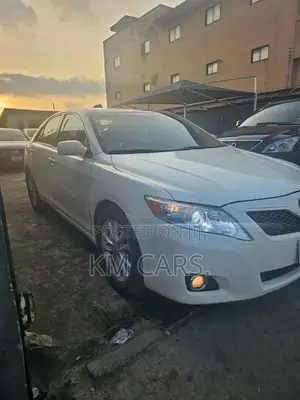 Toyota Camry XLE V6 4dr Sedan (3.5L 6cyl 6AM) 2010 White