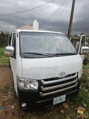 Toyota HiAce 2005 White