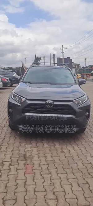 Toyota RAV4 XLE Premium 2021 Gray