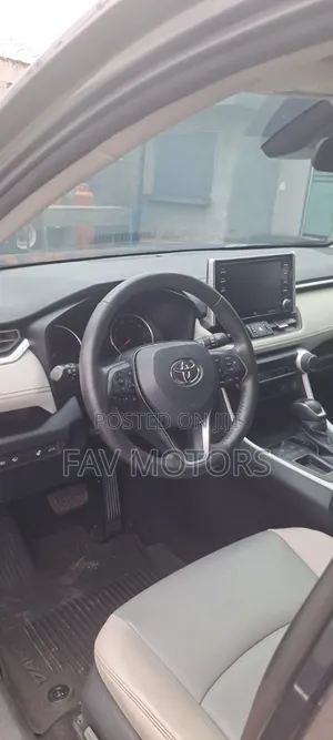 Toyota RAV4 XLE Premium 2021 Gray