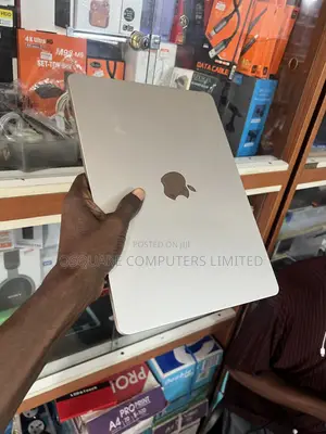 Laptop Apple MacBook Air 2022 M2 24GB Intel Core i5 SSD 256GB
