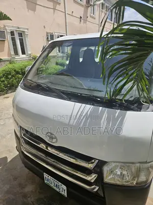 Toyota HiAce 2005 White