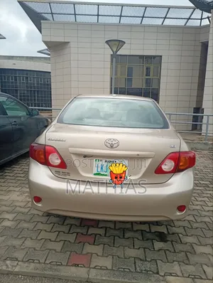 Toyota Corolla 2010 Gold