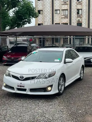 Toyota Camry SE 4dr Sedan (2.5L 4cyl 6A) 2014 White