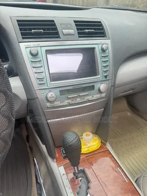 Toyota Camry XLE 4dr Sedan (2.5L 4cyl 6AM) 2010