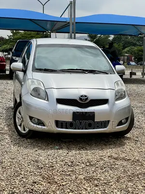 Toyota Yaris LE Hatchback 3dr 2012 Gray