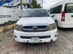Toyota Hilux 2011 White