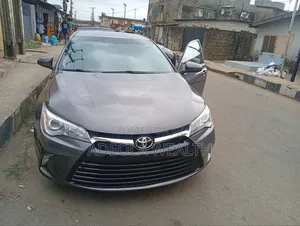 Toyota Camry 2017 Brown