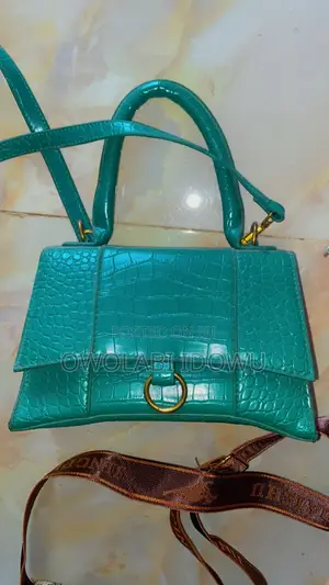 Akube Bags