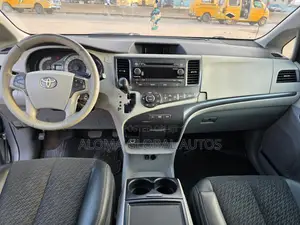 Toyota Sienna SE 8 Passenger 2012 Gray