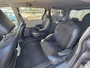 Toyota Sienna SE 8 Passenger 2012 Gray