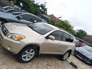 Toyota RAV4 3.5 2010 Gold