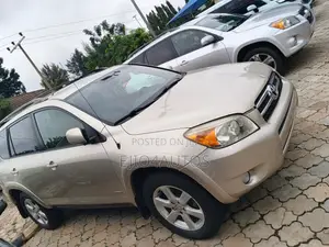 Toyota RAV4 3.5 2010 Gold