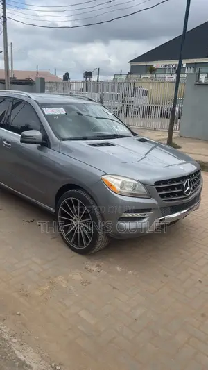 Mercedes-Benz M Class ML350 4MATIC 4dr SUV AWD (3.5L 6cyl 7A) 2015 Gray
