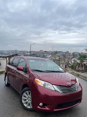 Toyota Sienna 2012 Red