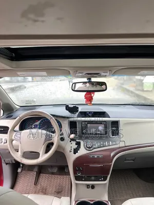 Toyota Sienna 2012 Red