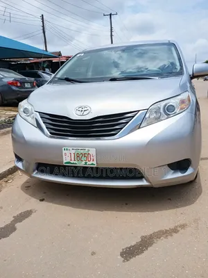 Toyota Sienna LE FWD 8-Passenger 2013 Silver