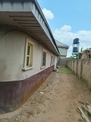 6bdrm Block of Flats in Benin City for sale