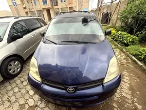 Toyota Sienna 2005 Blue